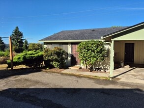 Building Photo - Upgraded 2 Bedroom Duplex Walking Distance...