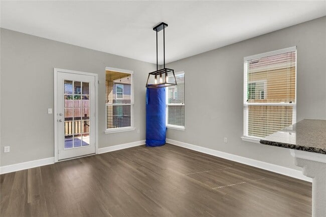 Building Photo - 900 Sawbuck Dr