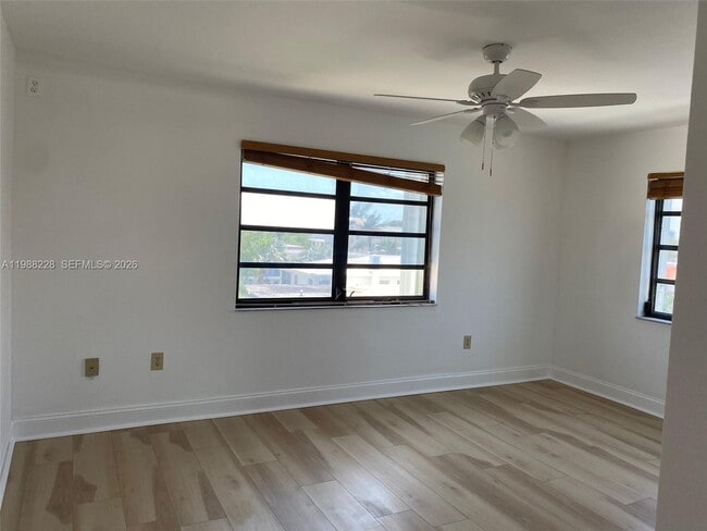 Building Photo - 7626 Byron Ave