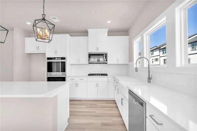 Building Photo - 423 Lincoln St