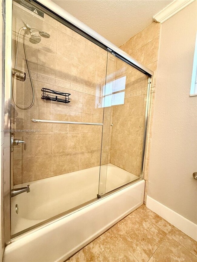 Building Photo - 216 SE 5th St