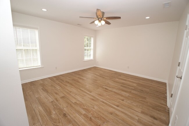 Building Photo - 210 Hayden Pl