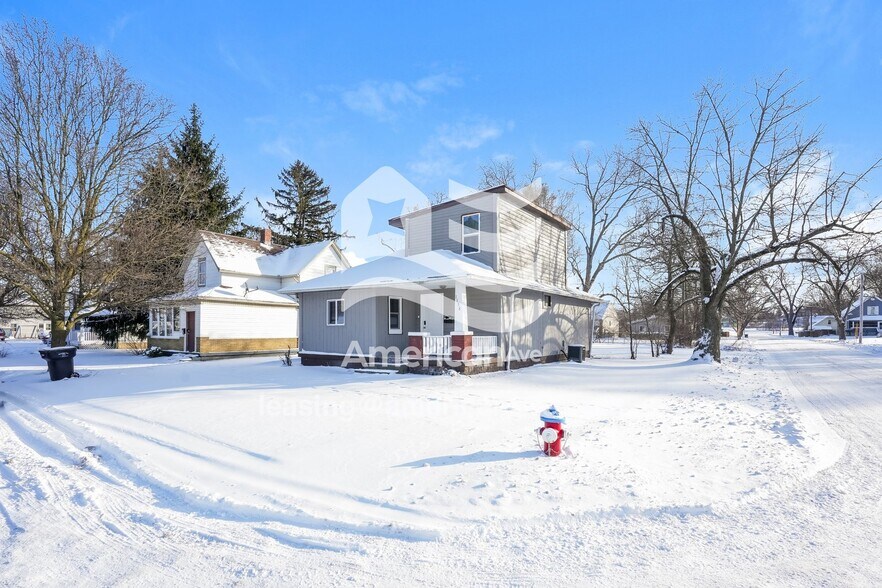 Building Photo - 1138 Queen St