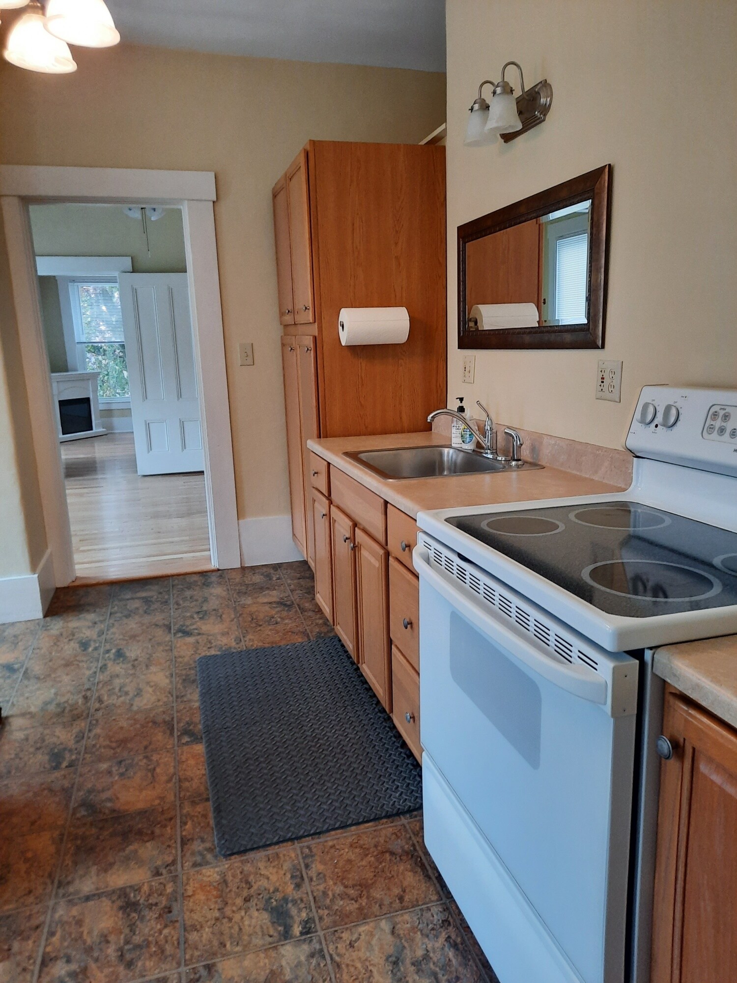 Kitchen - 31B Kinsley St