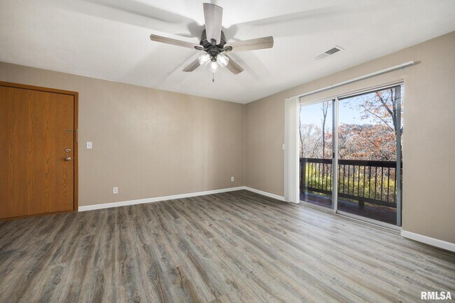 Building Photo - 2913 W Cannes Dr