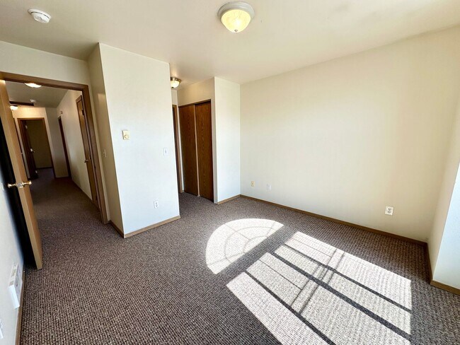 Building Photo - 2107 Yellowstone St