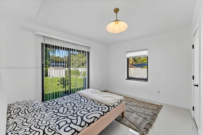 Building Photo - 125 NE 107th St