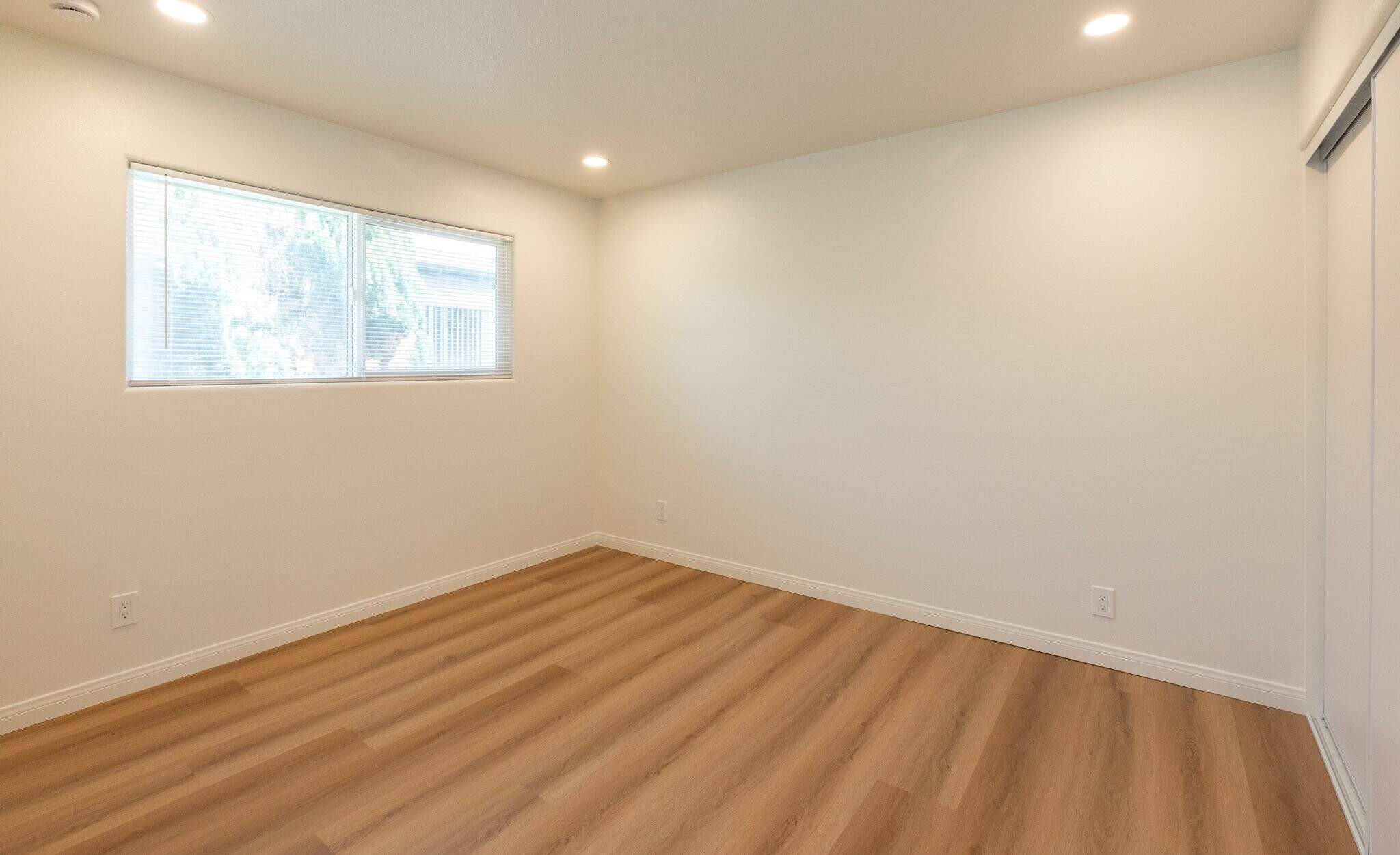 Building Photo - 2041 N Ventura Rd