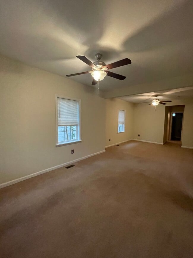 Building Photo - Chesterfield Heights