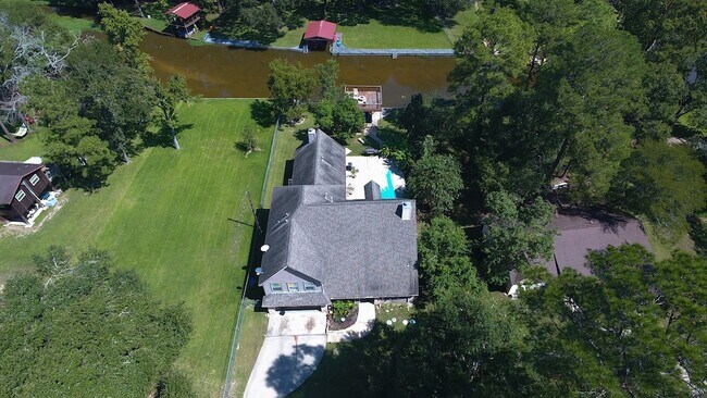 Building Photo - 13392 Southshore Dr