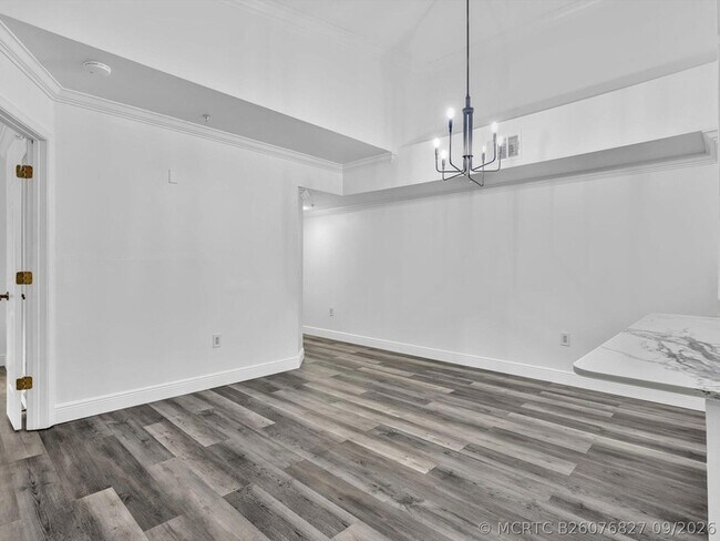 Building Photo - 2433 Centergate Dr