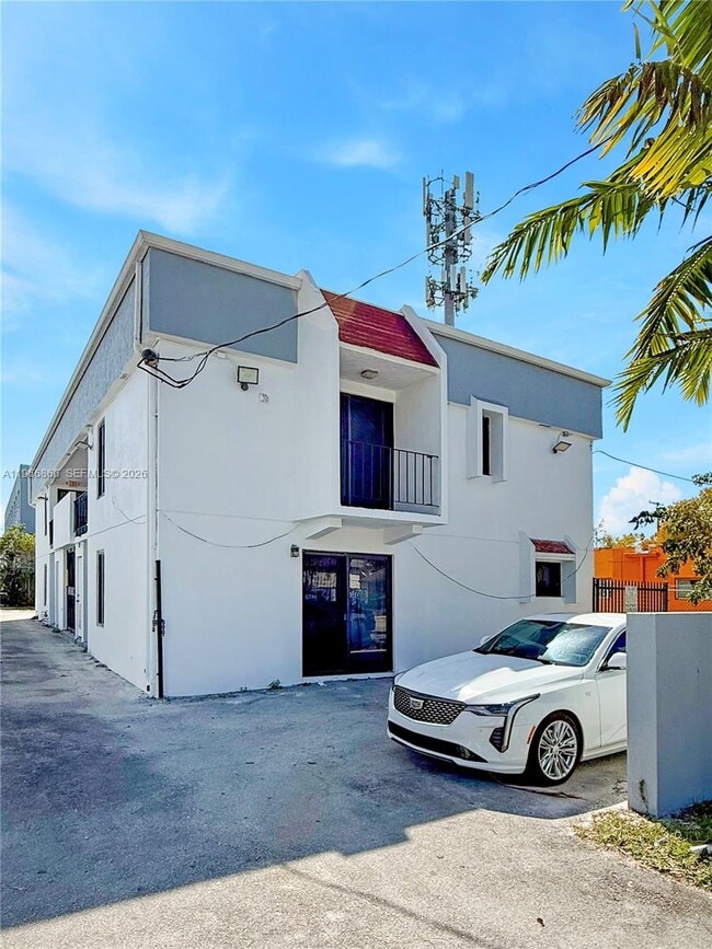 Building Photo - 852 SW 1st St