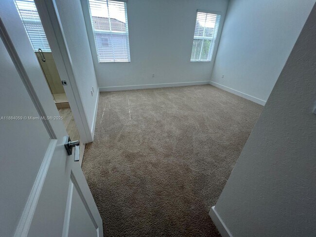 Building Photo - 109 SW 170th Ave
