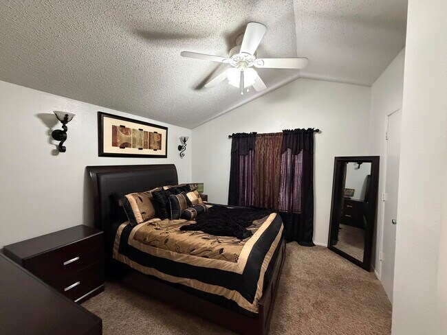 Building Photo - 136 N Troy Ave