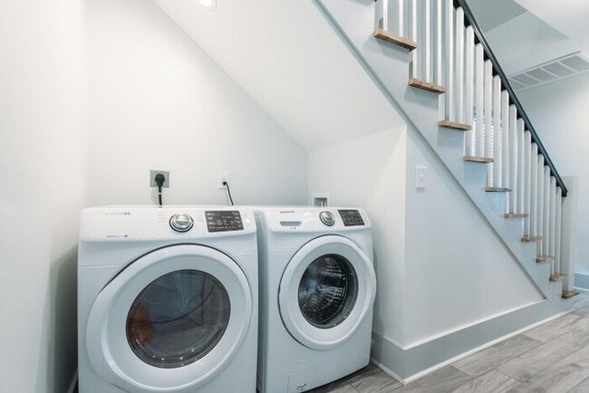 Building Photo - 10 Orrs Ct