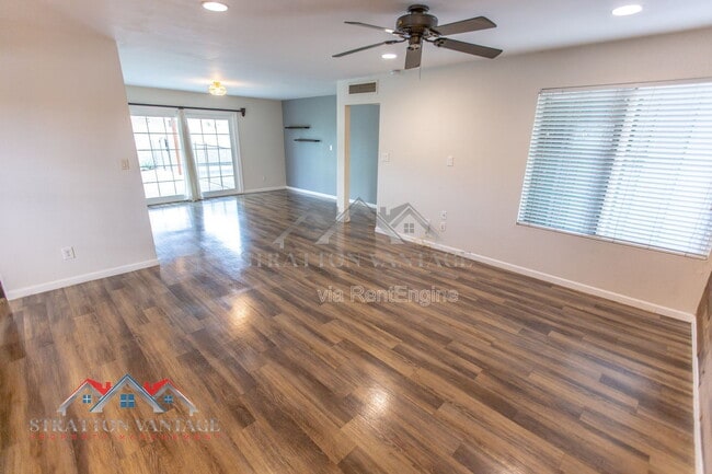 Building Photo - 2224 W Emelita Ave