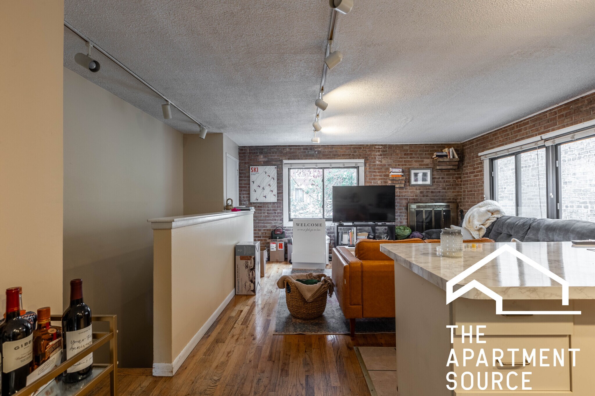 Building Photo - 715 W Diversey Pky