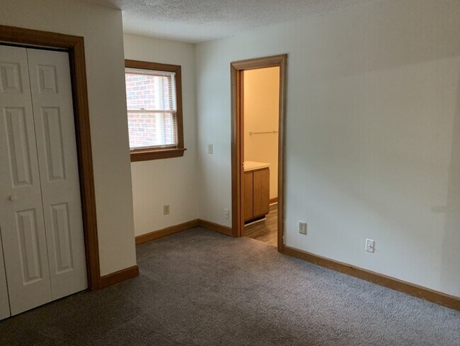 Building Photo - Apartment for rent