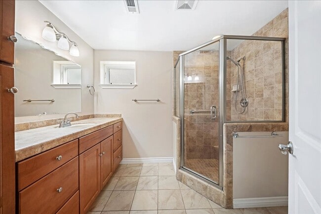 Building Photo - 315-315 14th St