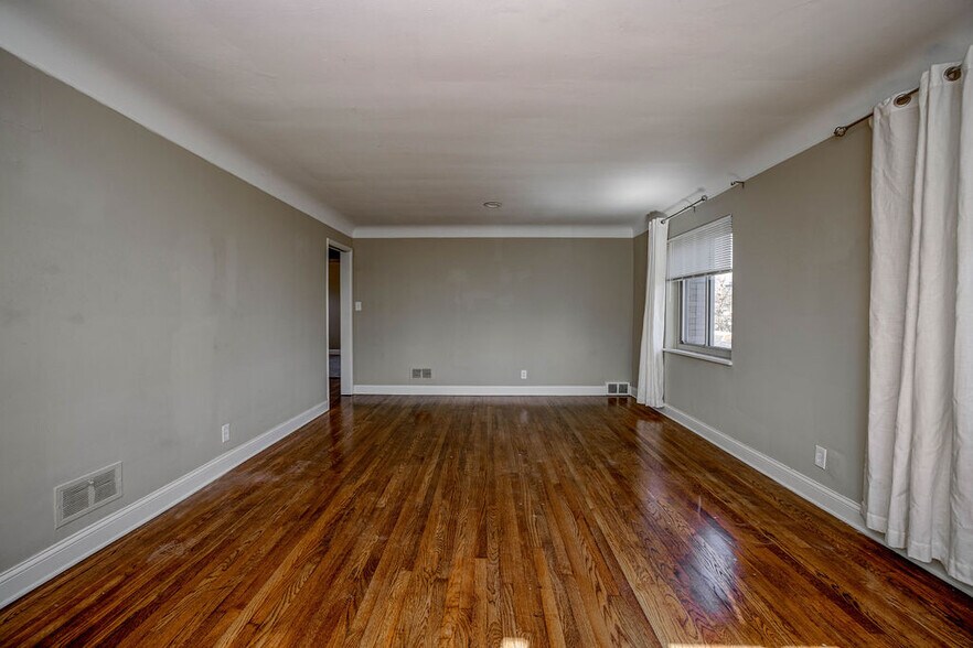 Building Photo - 4146 South Ave