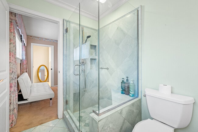 Building Photo - 1342 Skyline Dr