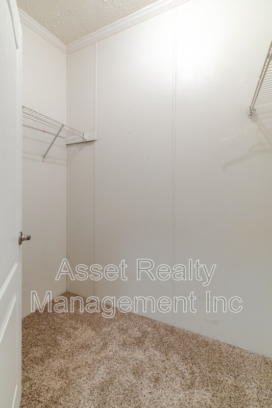 Building Photo - 1322 Silver Charm Way