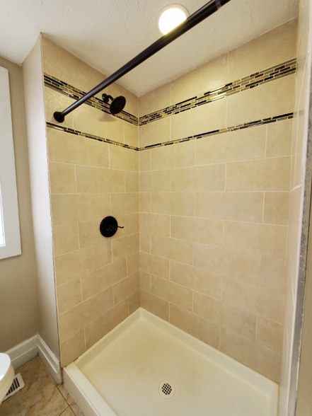 Building Photo - 90 E 8th Ave