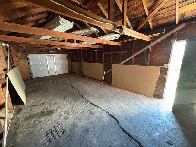 Building Photo - Charming & Spacious 2-Bedroom Home with Private Backyard and Garage Parking