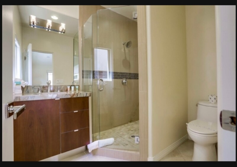 Building Photo - 1518 Monmouth Dr