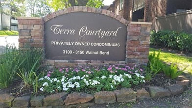 Building Photo - 3100 Walnut Bend Ln