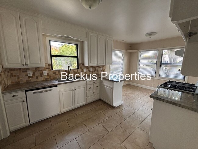 Building Photo - Wonderful Home in South Salinas