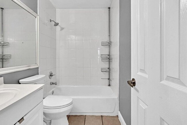 Building Photo - 2438 Southridge Rd