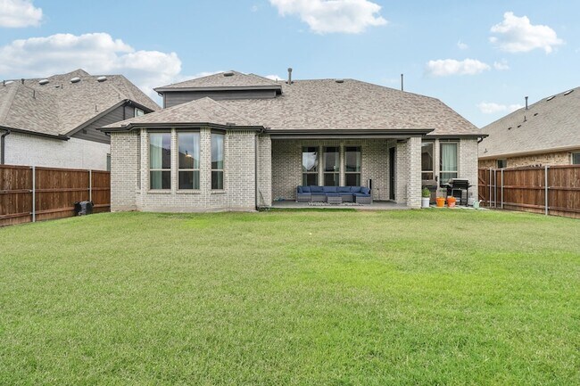 Building Photo - 1329 Stoneleigh Pl