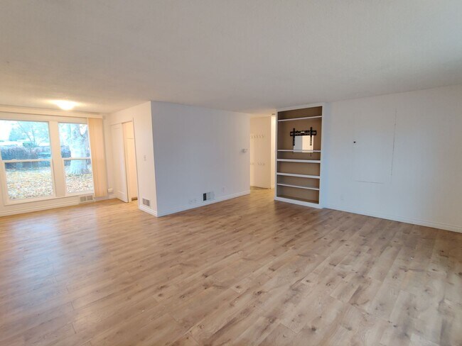 Building Photo - 1407 Wright Ave