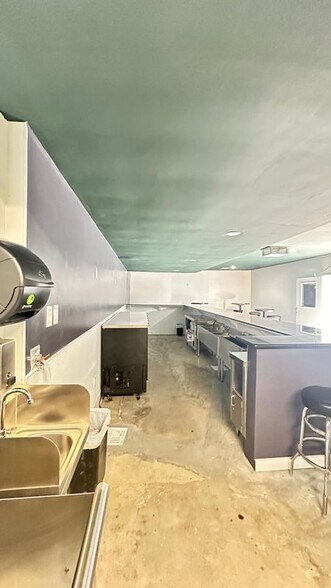 Building Photo - 8232 Santa Fe Ave