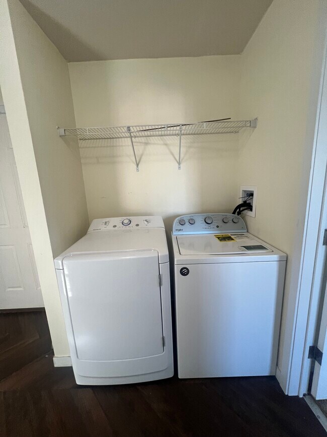 Building Photo - 934 9th St