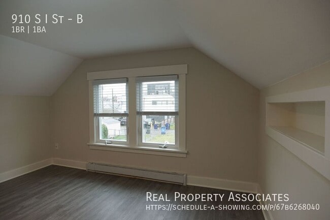 Building Photo - 910 S I St