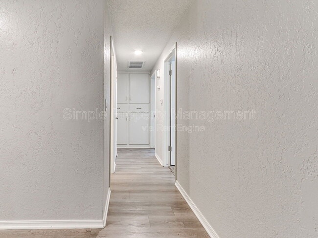 Building Photo - 606 Elmwood Dr