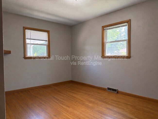 Building Photo - 2311 7th St S
