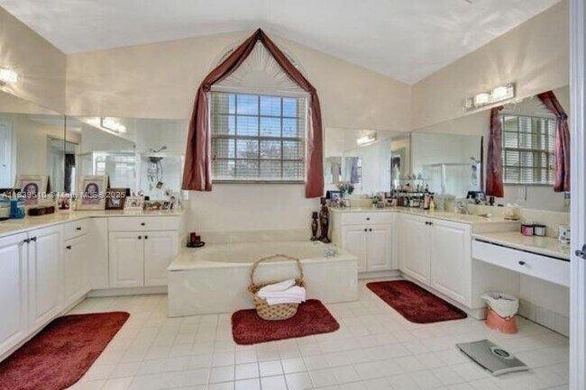 Building Photo - 5078 SW 183rd Ave