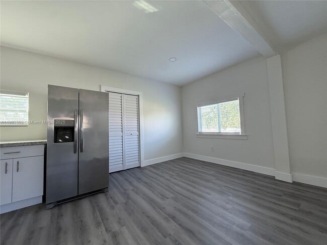 Building Photo - 2630 SW 31st Pl