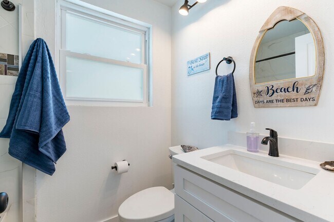 Building Photo - Fully Renovated Beachside Beauty – Walk to the Sand