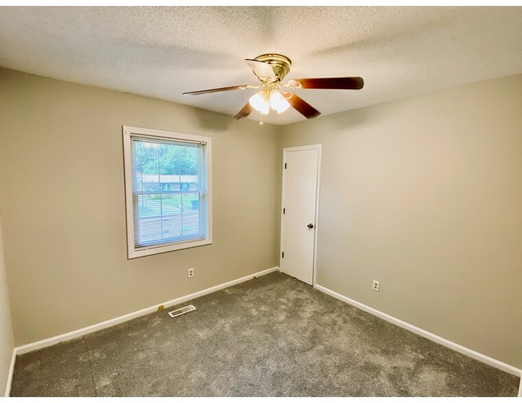 Building Photo - 1101 Cranston Rd