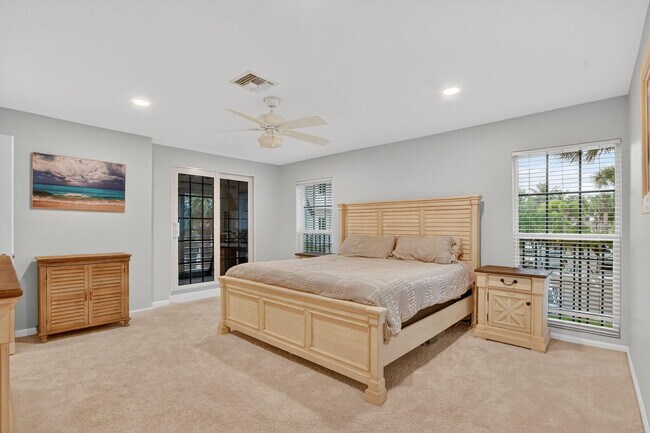 Building Photo - 1194 Hillsboro Mile