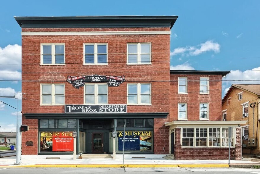 Building Photo - 4 S Main St