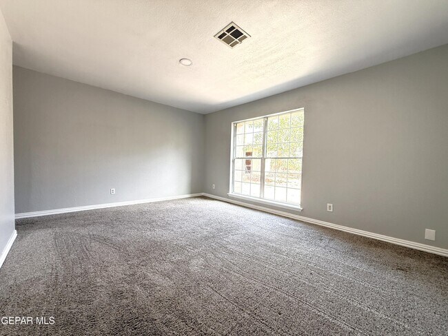 Building Photo - 10405 Ashwood Dr
