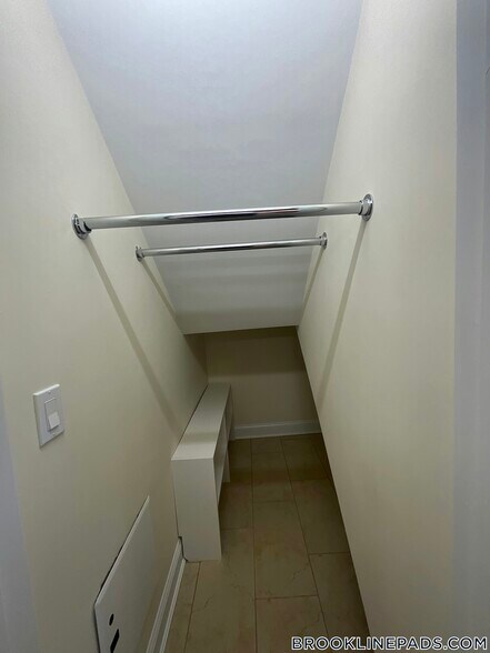 Building Photo - 94 Thornton Rd