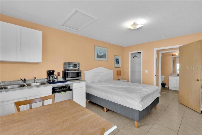 Building Photo - 203 Coco Plum Dr