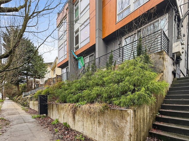 Building Photo - 2013 15th Ave S