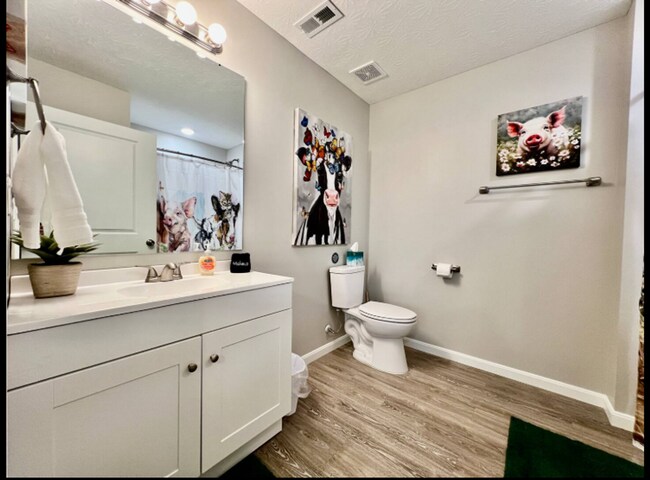 Building Photo - NEW Farmhouse Retreat Rustic decor and Cozy vibes!